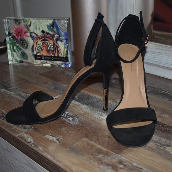 Heels - Picture 5 of 5